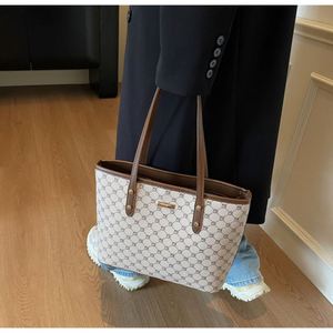 Hot Sale Geometric Pattern <b>Tote</b> <b>Bag</b> Customized Logo <b>Waterproof</b> Large Capacity PU Handbag - Product Image 4