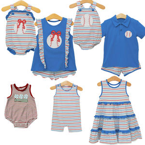 Conjuntos de 2 piezas de verano para niños con pantalones cortos de béisbol con rayas de la bandera de EE. UU. del 4 de julio, pelele de burbujas para bebé con volantes, vestido a juego para hermanos - Product Image 1