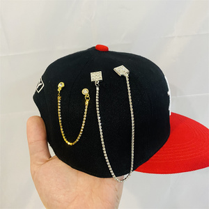 Tapa de cadena de <span class=keywords><strong>Metal</strong></span> personalizado con pasador de diamantes de imitación, regalo de recuerdo de hierro, alfileres chapados en oro, arte popular de Europa, regalos promocionales de animales CN;FUJ - Product Image 1