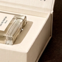 Boîte à parfum rigide de style livre blanc magnétique personnalisée de qualité supérieure avec un design écologique réutilisable pour l'emballage de parfums cosmétiques