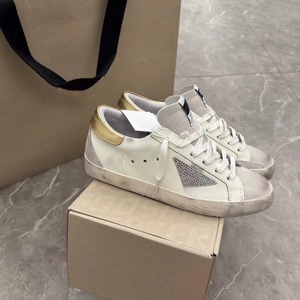 Baskets de créateur à lacets, antidérapantes, en cuir de canard blanc, de haute qualité, confortables, style skate, couleur doré vieilli, tendance mode pour la marche - Product Image 1