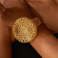 Bracelet manchette ouvert en maille de laiton plaqué or 18 carats pour femme, motif filigrane creux, style pièce de monnaie, bijou tendance, cadeau de mariage