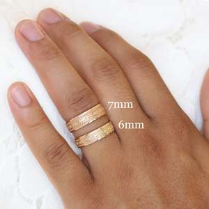Anello Nuziale Personalizzato MaiYi con Nodo Celtico in <span class=keywords><strong>Oro</strong></span> Bianco 18K o <span class=keywords><strong>Oro</strong></span> Giallo per Uomo - Product Image 5