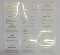 Autocollant personnalisé en feuille d'or PET, impression de codes-barres, étiquette en feuille d'or imperméable, étiquette de bouteille de parfum, estampage à chaud de qualité supérieure