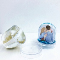 Cadre photo de boule à neige liquide en plastique au prix de gros avec eau pailletée Cadeau et décoration de maison respectueux de l'environnement