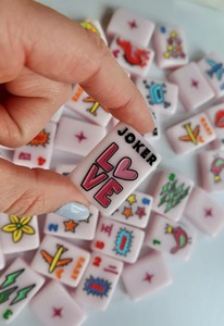 Ensemble <span class=keywords><strong>de</strong></span> tuiles <span class=keywords><strong>de</strong></span> mahjong en acrylique <span class=keywords><strong>de</strong></span> luxe moderne sur mesure, 160 pièces, pliable, écologique, blanc, divertissement familial pour enfants - Product Image 5