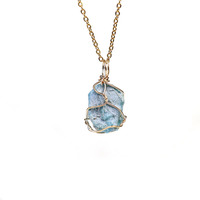 Collier pendentif en pierre brute naturelle enroulée de fil, breloque en cristal de guérison naturelle pour la fabrication de bijoux et cadeaux, vente en gros