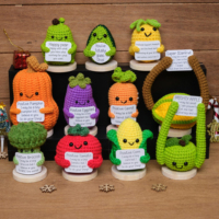 Op maat gemaakte groothandel fruit en groente emotionele ondersteuning handgemaakte gehaakte amigurumi poppen ornament met positief label basis
