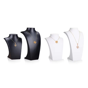 Expositor de Joyería Blanco y Negro de Alta Gama Personalizado para Tiendas de Joyería, Expositor de Collares, Bustos - Product Image 1