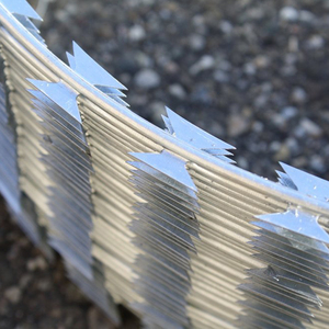 <span class=keywords><strong>Alambre</strong></span> de púas de <span class=keywords><strong>concertina</strong></span> galvanizado de bajo precio en oferta, rollo de <span class=keywords><strong>alambre</strong></span> de acordeón para protección de propiedades agrícolas y comerciales - Product Image 4
