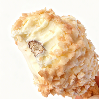 Crème glacée à la vanille en forme de cuisse de poulet frite 3D avec des miettes de biscuits croustillantes et un bâtonnet de chocolat Certifié HALAL Emballage en sachet