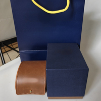 Magnifique boîte à montre en cuir brun pur et lisse avec emballage en daim, boîte en papier et sac