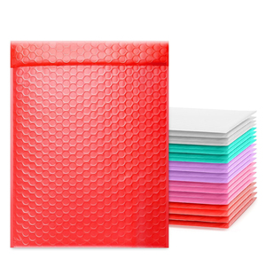 Enveloppe à bulles personnalisée certifiée EN15343, biodégradable, recyclable, en matériau poly-bulles PPWR, conforme aux normes, pour l'envoi de chaussettes - Product Image 1