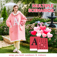 Cadeau de Noël : Couverture à capuche portable personnalisable avec lettres, couverture en polaire Sherpa surdimensionnée et confortable avec manches pour femme