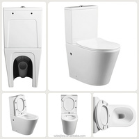 Ensemble WC moderne en céramique blanche avec chasse double, siphon en P, à poser au sol et suspendu au mur, pour salle de bain d'hôtel