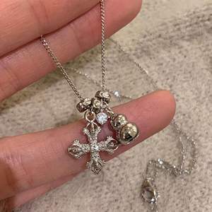 Collier en argent pur S925 avec perle en forme de croix et design géométrique, polyvalent et luxueux, ambiance haut de gamme pour l'automne - Product Image 1