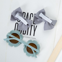 Lunettes de soleil pour bébé en forme de fleur avec un ensemble de pinces à cheveux, couleur bonbon, lunettes douces pour filles, lunettes de soleil pour enfants de plage