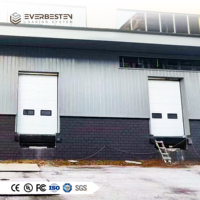 Porte sectionnelle industrielle Everbesten, panneaux en acier avec mousse PU de 40-80 mm, rail de levage haute performance pour entrées d'usines