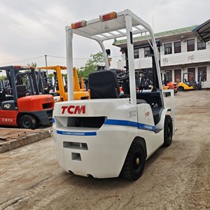 Used TCM 3 <b>T</b> Diesel Forklift with Isuzu Engine 3 Ton Capacity Hydraulic Side Shifter Solid Tire Two Stage Mast - Product Image 6