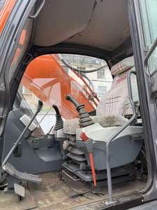 Excavatrice sur chenilles Doosan DX260LC d'occasion de 26 tonnes, bien entretenue, pour projets miniers et de terrassement, avec certifications CE et EPA, en stock - Product Image 2