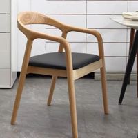 Meubles avec accoudoirs en bois pour restaurant, table et chaises de style nordique japonais, chaise de restaurant d'hôtel
