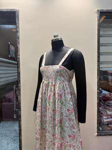 Kurti en coton noir brodé à la main pour femme, sans manches, style ethnique, tunique d'été indienne bohème - Product Image 2