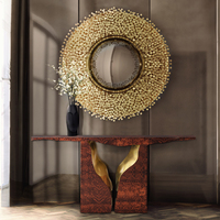 Table console contemporaine de luxe moderne, extérieur en placage de noyer et intérieur en laiton poli, inspirée des formations karstiques