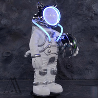Figurine d'astronaute en fibre de verre, style cyberpunk, décoration moderne, art, ornement de sol, pour vitrine de magasin de luxe