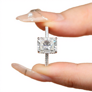 Anillo de Compromiso CZCITY con Circonita Cúbica de Corte Esmeralda, Plata de Ley 925 Chapada en Oro, Regalo de Boda Moderno para Mujer - Product Image 4