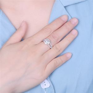 Anillo de Compromiso y Boda para Mujer, Plata de Ley 925, Bañado en Rodio, Relleno de Oro de 18K, con Piedras Halo, Último Diseño, Moderno - Product Image 4