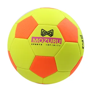 Оптовая продажа, износостойкий надувной желтый футбольный мяч из ПВХ, размер 5 на заказ