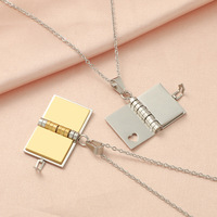 Bijoux personnalisés en acier inoxydable gravés avec logo personnalisé Collier pendentif livre pliable de simulation 3D pour couple