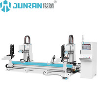 Machine à tenonner CNC double extrémité JR-2518 de la marque JUNRAN pour le travail du bois, idéale pour la production de chaises en bois massif sur ligne de fabrication de meubles.