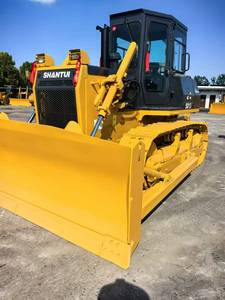 Offre Spéciale : Bouteur sur chenilles SHANTUI SD13 130 CV, 13 tonnes, avec moteur puissant, fabriqué en Chine, haute qualité et prix bas - Product Image 2
