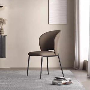 Chaise de salle à manger simple et moderne en métal et cuir, personnalisable, modèle de designer haut de gamme, meubles pour la maison et la restauration - Product Image 1
