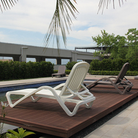 Chaises longues de piscine moulées en plastique blanc d'hôtel de patio réglable de dos de 4 positions
