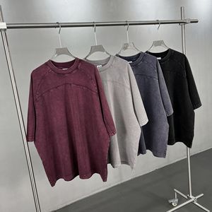 T-shirt streetwear homme surdimensionné à épaules tombantes, en coton épais délavé à l'acide, avec coutures à panneaux et effet vieilli, personnalisable avec logo - Product Image 2