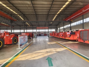 สกู๊ตเตอร์ไฟฟ้าใต้ดินแบบไม่มีร่องรอย2 CBM 4Ton TC-200E สกู๊ตเตอร์ไฟฟ้าพร้อมเครื่องมือทำเหมืองทอง CE - Product Image 5