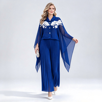 Ensemble plissé chic pour femme, prêt à expédier : Tunique brodée aux épaules et pantalon large – Expédition sous 7 jours – Tenue élégante