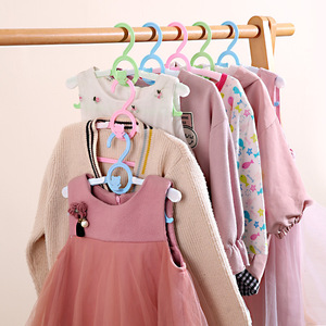 Cintres pour enfants T Bear, extensibles, en plastique, antidérapants, pour le rangement des vêtements dans la chambre des enfants - Product Image 4