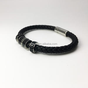 Pulsera personalizada <span class=keywords><strong>de</strong></span> fibra <span class=keywords><strong>de</strong></span> carbono para <span class=keywords><strong>hombre</strong></span>, <span class=keywords><strong>cordón</strong></span> <span class=keywords><strong>de</strong></span> cuero negro, cierre <span class=keywords><strong>de</strong></span> acero inoxidable con joyería <span class=keywords><strong>de</strong></span> circonia cúbica - Product Image 2