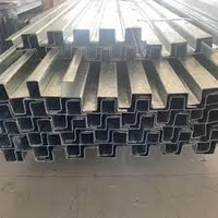 Plancher en carton ondulé ouvert, pratique pour la pose de canalisations, dalle de base pour usine à plusieurs étages