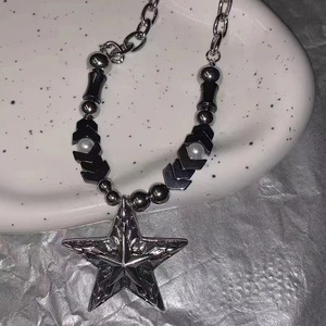 <span class=keywords><strong>Collana</strong></span> Retrò Europea <span class=keywords><strong>e</strong></span> Americana Gotica Nera <span class=keywords><strong>con</strong></span> <span class=keywords><strong>Perline</strong></span> <span class=keywords><strong>e</strong></span> Ciondolo a Stella Stile Hip-hop, <span class=keywords><strong>Collana</strong></span> Regolabile di Nicchia per Uomini <span class=keywords><strong>e</strong></span> Donne - Product Image 1