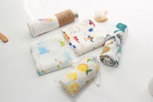 Couvertures d'emmaillotage en mousseline raisonnables 100% coton biologique et couvertures de réception de bébé en bambou motif girafe populaire - Product Image 6