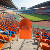 Banc de stade à dossier moyen avec accoudoirs en HDPE résistant aux UV, accoudoir en aluminium moulé par soufflage, support de montage sur plancher