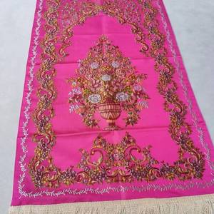 Alfombra de Oración Floral Gruesa Bordada en Raschel, Tapete Islámico para Exportación, Apta para Picnics y Campamentos en Casa - Product Image 3