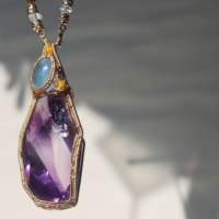 Collier pendentif en améthyste naturelle uruguayenne au design enroulé pour femme, tendance mode DIY