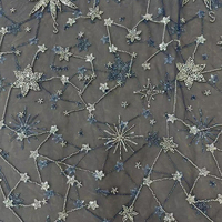 Tissu en maille transparente bleu profond, broderie artisanale étoiles et lunes, perles et sequins, respirant, léger, 100% polyester, pour soirées de filles