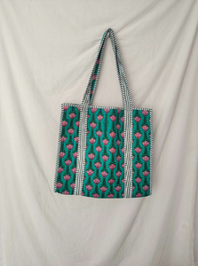 Sac fourre-tout bohème matelassé en coton à imprimé léopard, à longues poignées, fait main en Inde, pour femme, idéal pour l'hiver/le printemps, avec motifs imprimés à la main - Product Image 4