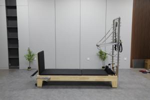 Machine de Pilates Reformer réglable en bois d'érable avec plateforme de saut <span class=keywords><strong>pour</strong></span> studio de Pilates et exercices corporels - Product Image 5